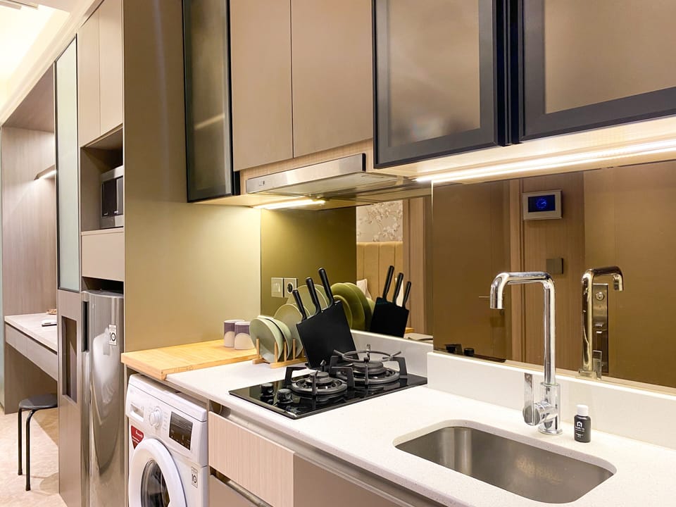 Studio | Private kitchen | Fridge, microwave, stovetop, rice cooker