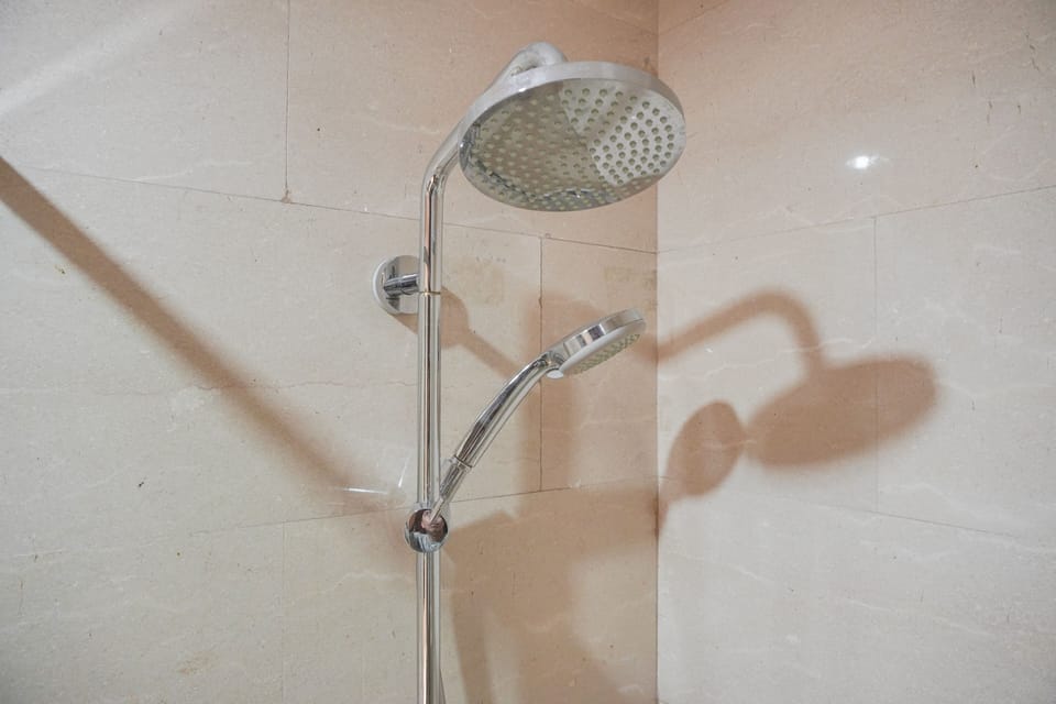 Studio | Bathroom | Shower, towels