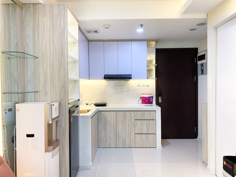 Apartment | Private kitchen | Fridge, stovetop, rice cooker, dining tables
