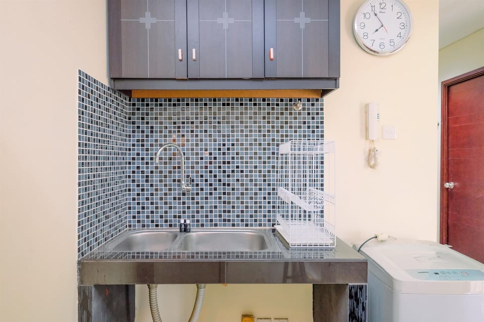 Apartment | Private kitchen | Fridge, stovetop, rice cooker, dining tables