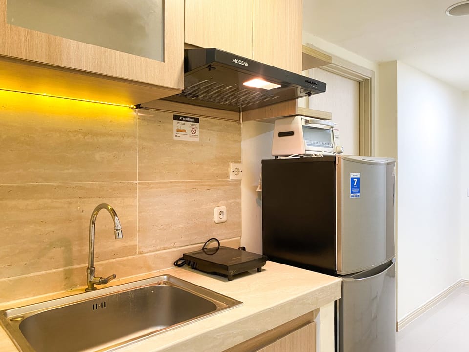 Apartment | Private kitchen | Fridge, stovetop, rice cooker, dining tables