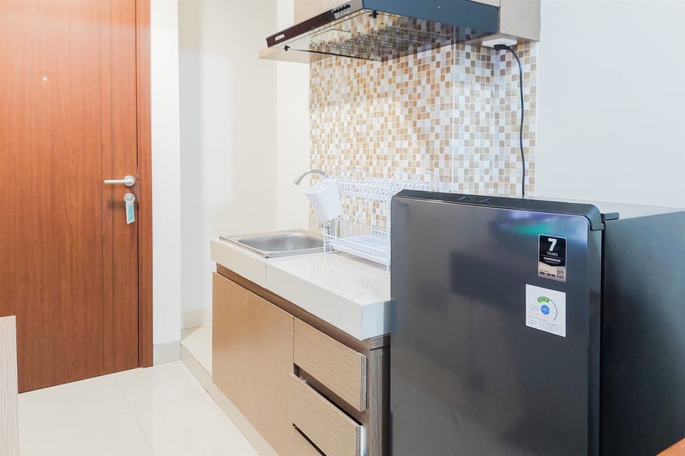 Apartment | Private kitchen | Fridge, stovetop, rice cooker, dining tables