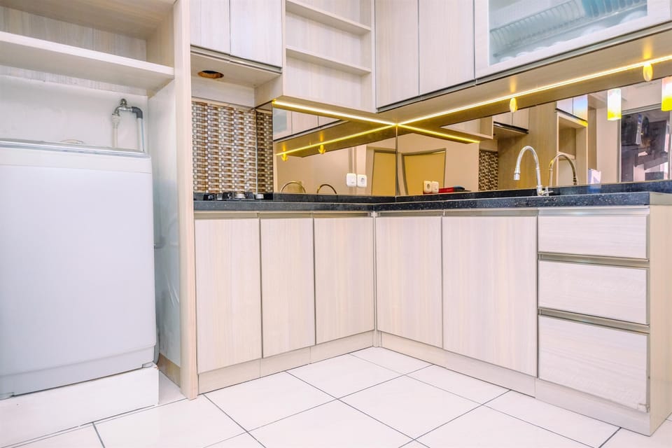 Apartment | Private kitchen | Fridge, stovetop, rice cooker, dining tables