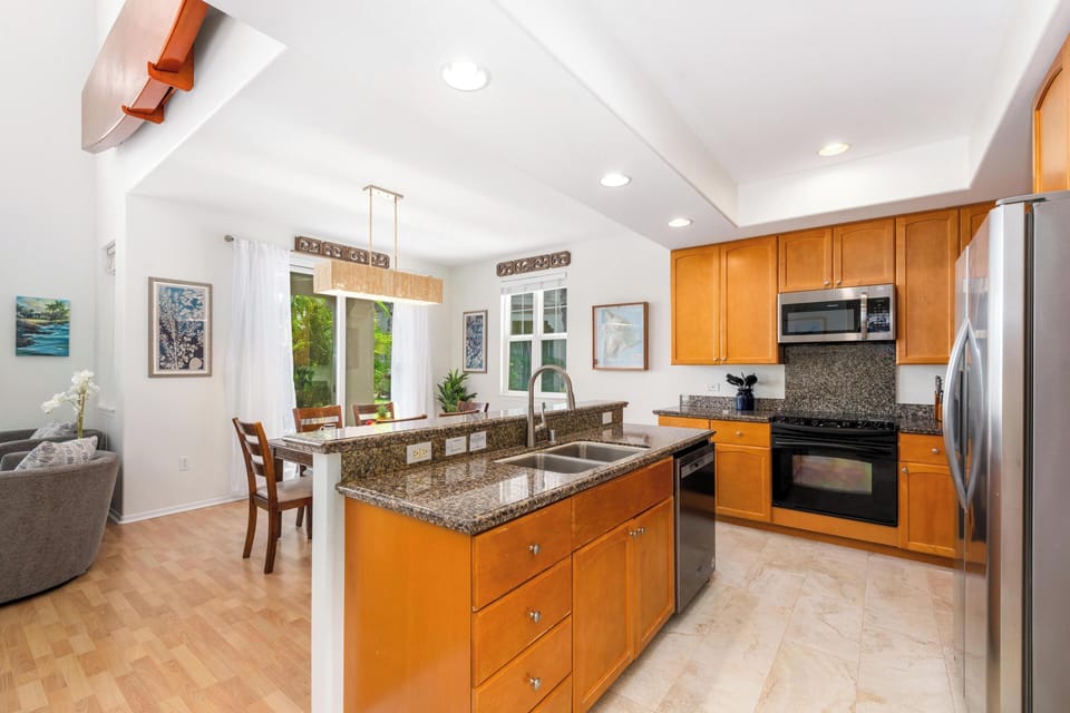 Granite countertops, appliances and plenty of storage.