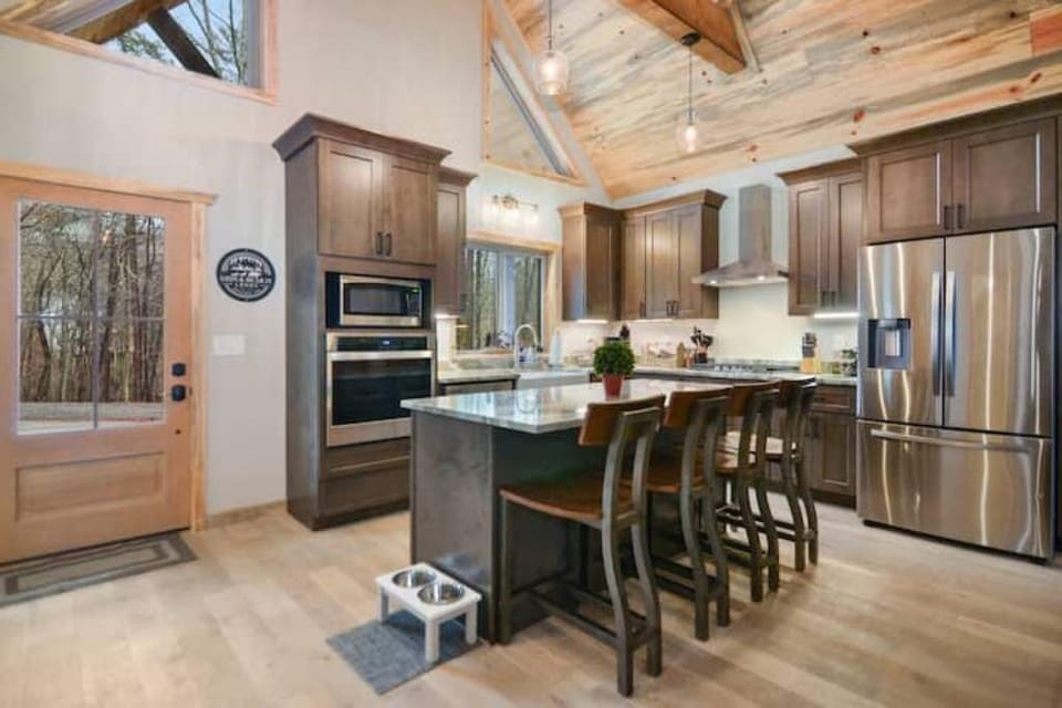 Beautifully designed kitchen with 4 bar seats