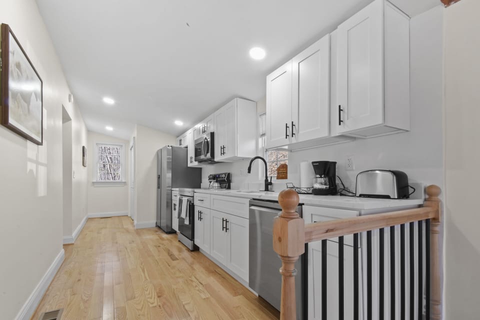 Fully Stocked Kitchen & brand new appliances