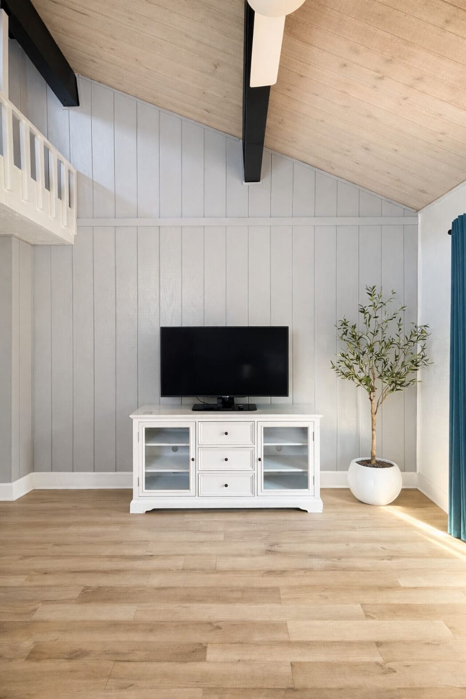 Unwind in the cozy living room featuring a 55-inch Smart TV — perfect for movie nights after a day on the slopes. Guests are welcome to log into their own streaming accounts to enjoy their favorite shows and movies just like at home