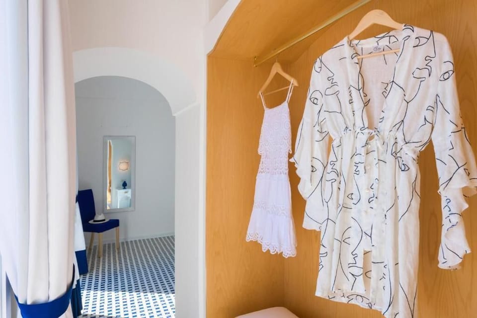 Deluxe Suite | 1 bedroom, premium bedding, down comforters, minibar