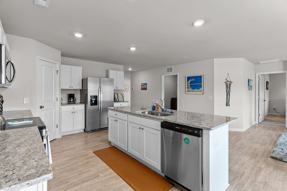 Huge Kitchen with everything you need!