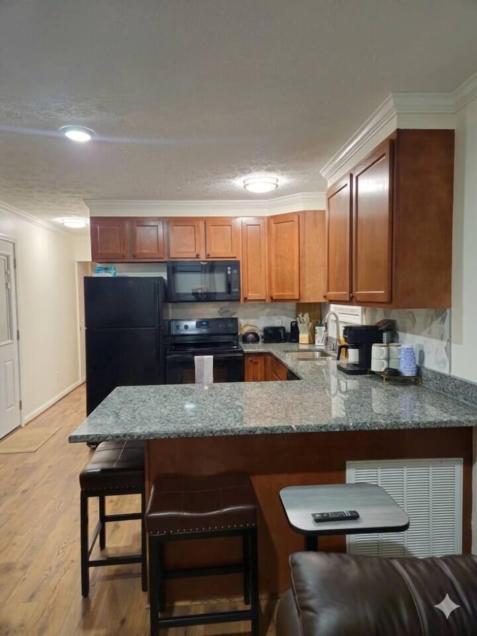 Electric glass top stove with over and warming drawer, full fridge w/ice maker, dish washer, fully equipped for cooking and baking.