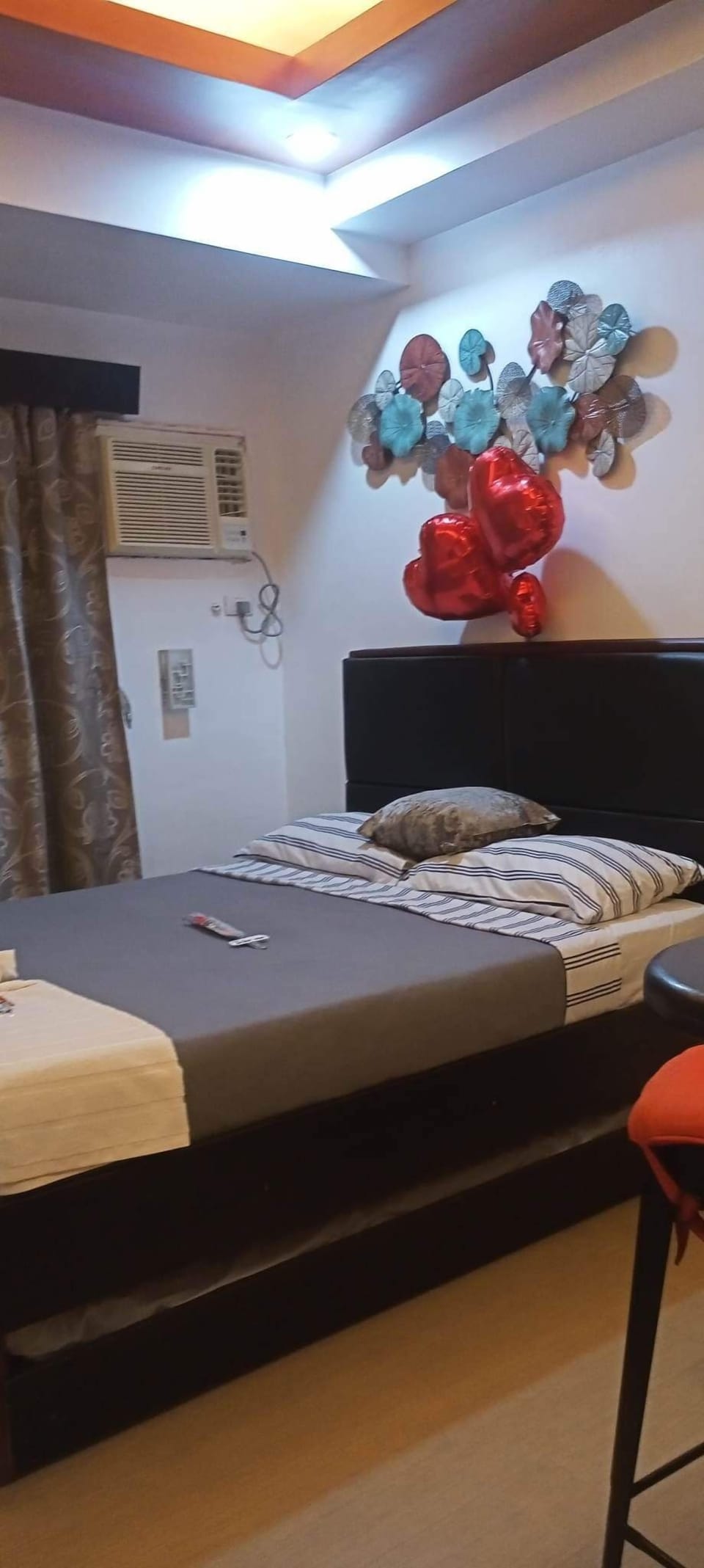 Premium bedding, iron/ironing board, free WiFi