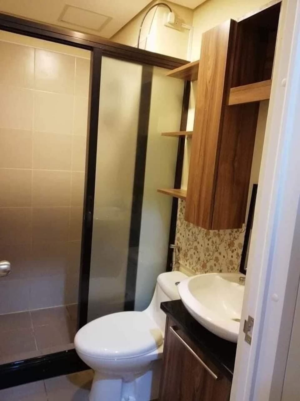Business Studio, 1 Bedroom, City View | Bathroom | Slippers, bidet