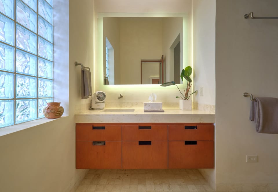 Deluxe Room (2), 1 King Bed | Bathroom | Shower, hair dryer, bidet, towels