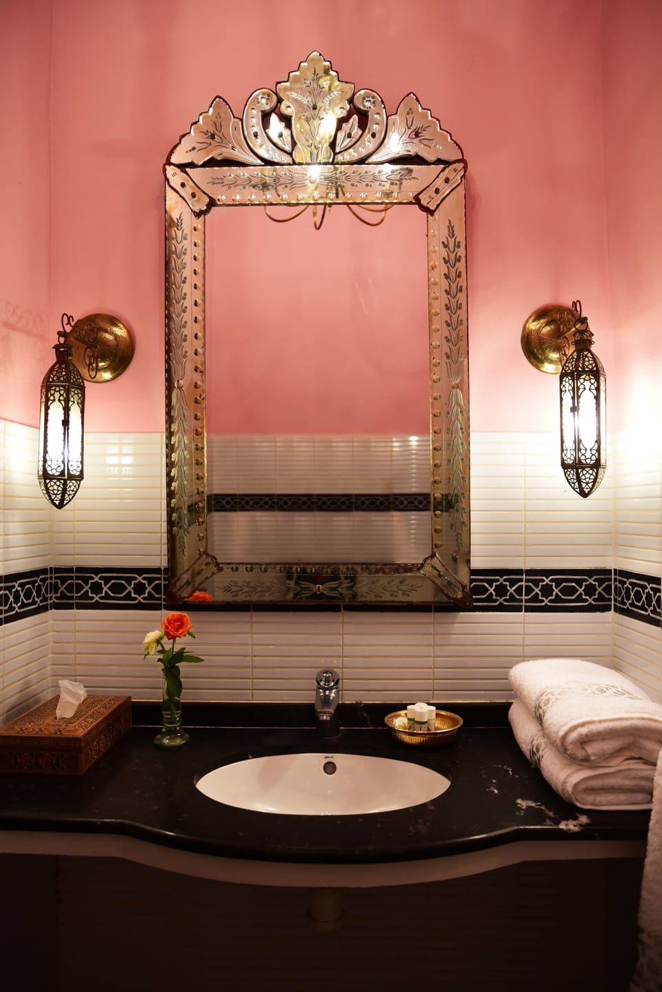 Double Room (Marrakech) | Bathroom | Free toiletries, hair dryer, towels