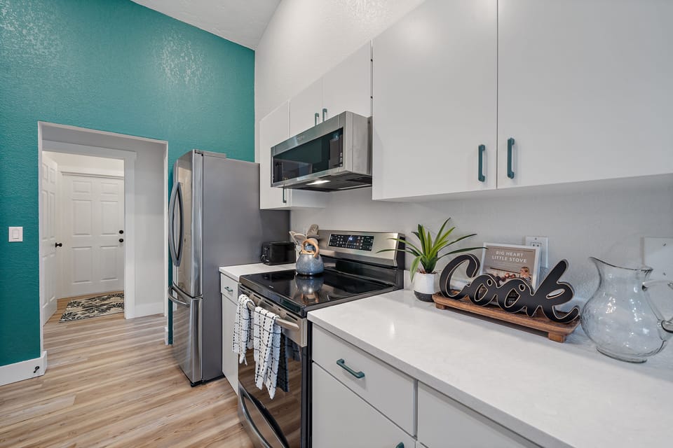 This fully-equipped kitchen is perfect for whipping up vacation goodies!