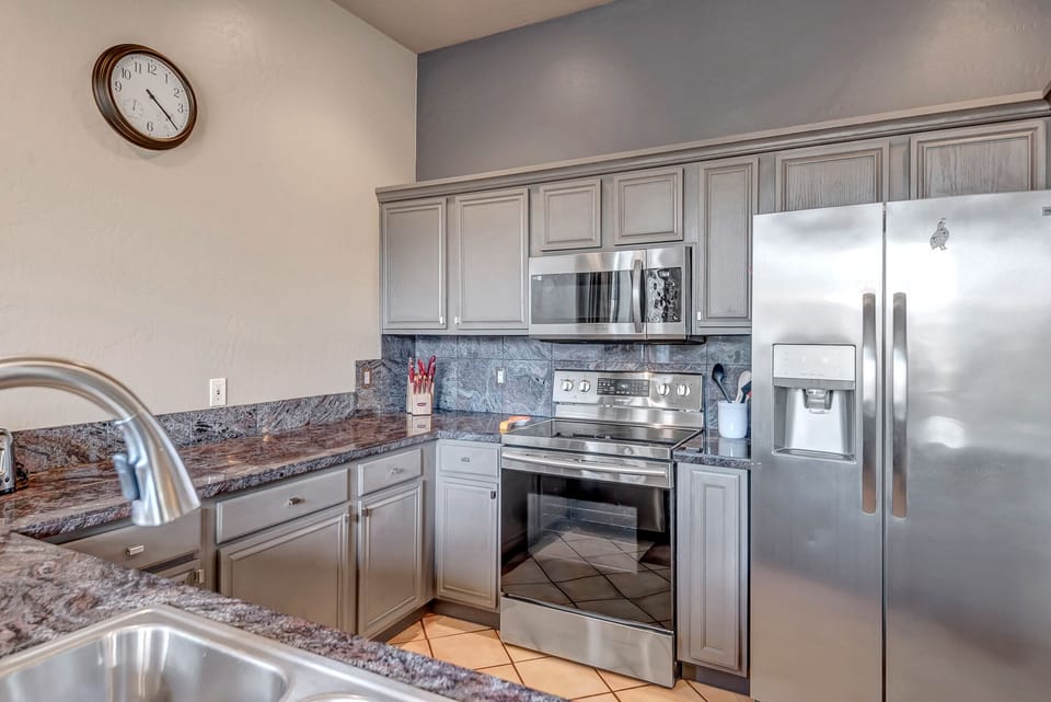 Fully Equipped Kitchen with Stainless Steel Appliances