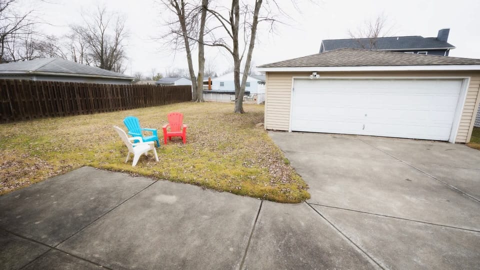 You can park in the garage or simply use the driveway, offering convenient and flexible parking options. Whether you prefer the extra security of the garage or the ease of the driveway, both are easily accessible for your convenience.