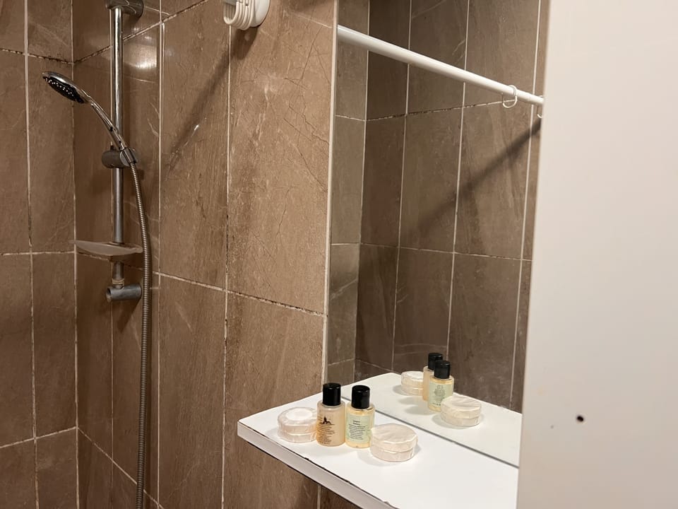 Standard Studio Suite | Bathroom