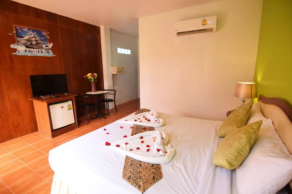 Minibar, in-room safe, free WiFi