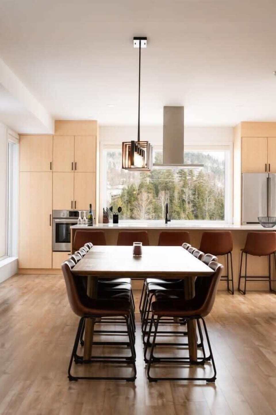Perfect area to accommodate the whole family.