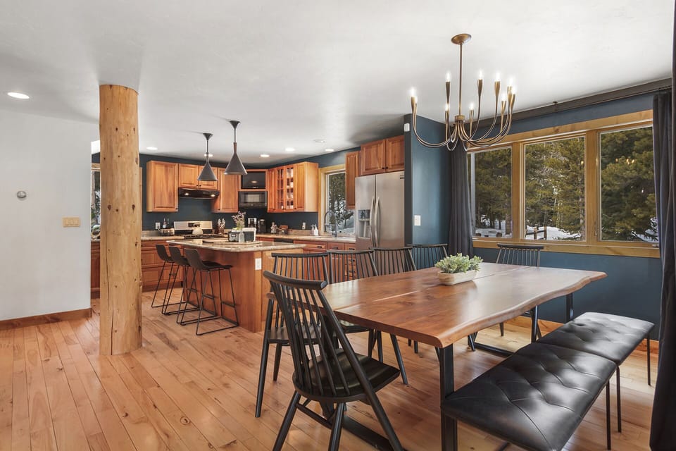 Easy Open Flow — Kitchen to dining to living to sitting room—an effortless layout that keeps your group connected without feeling crowded. 🏡✨