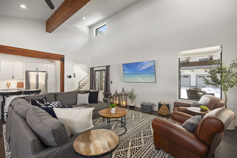 Elevate your senses with the perfect mix of mountain aesthetics and modern living