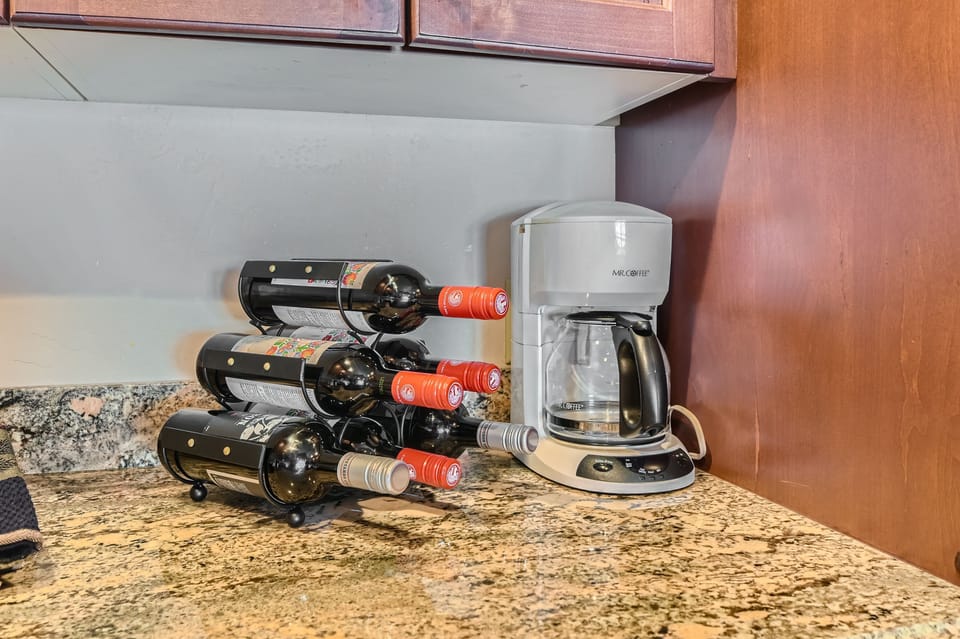 Condo, 3 Bedrooms | Private kitchen | Fridge, oven, coffee/tea maker, electric kettle
