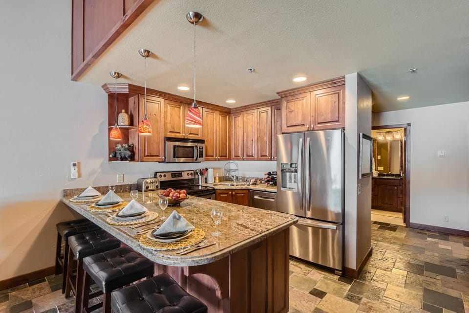 Condo, 3 Bedrooms | Private kitchen | Fridge, oven, coffee/tea maker, electric kettle