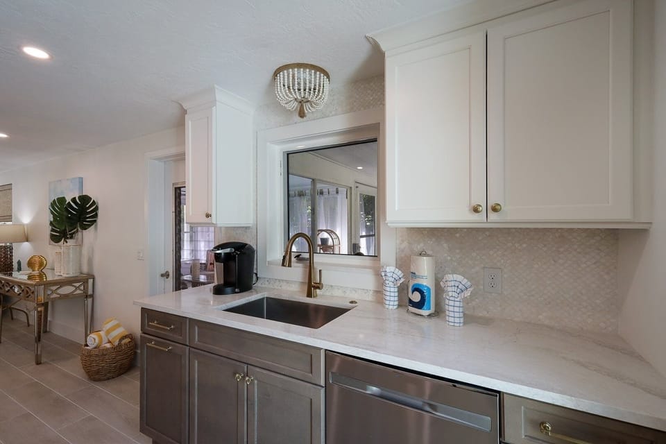 House, 2 Bedrooms | Private kitchen | Coffee/tea maker, fridge, toaster