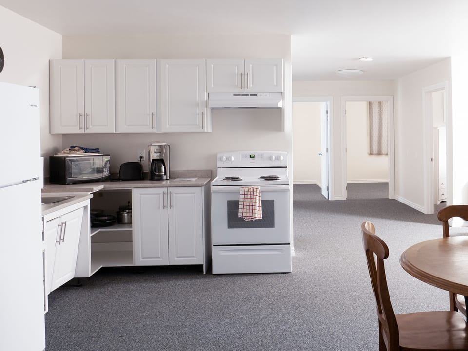 Basic Suite | Private kitchen | Full-size fridge, microwave, oven, stovetop