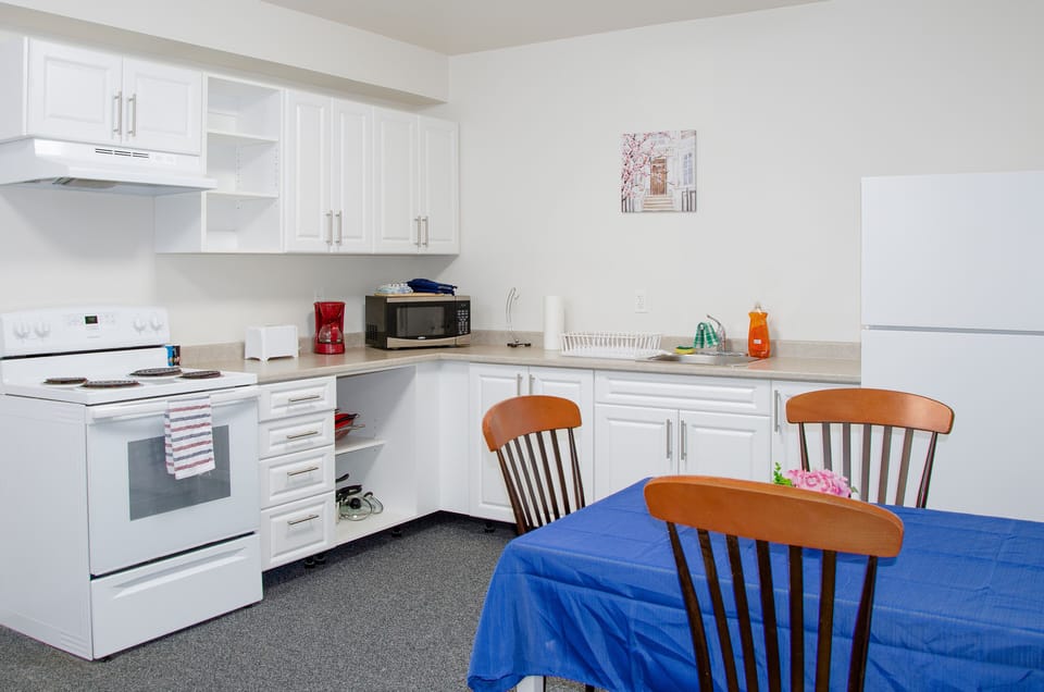 Basic Suite | Private kitchen | Full-size fridge, microwave, oven, stovetop