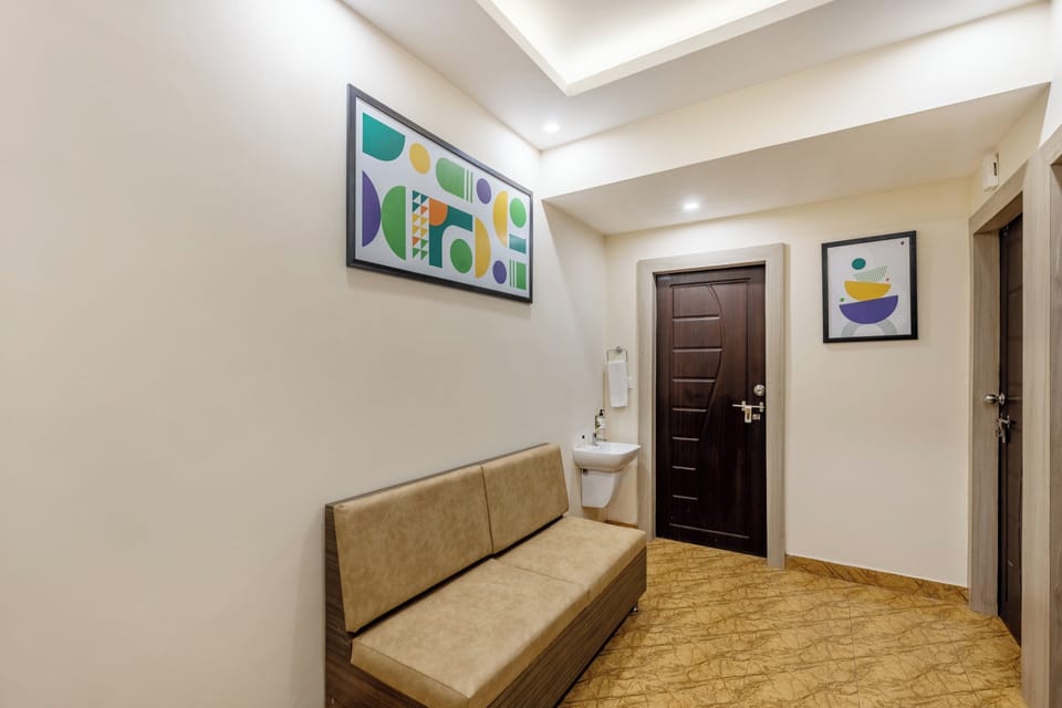 Premium Room | In-room safe, desk, iron/ironing board, rollaway beds