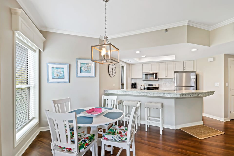 517 Barrington | Dining Area - 517 Barrington | Dining Area