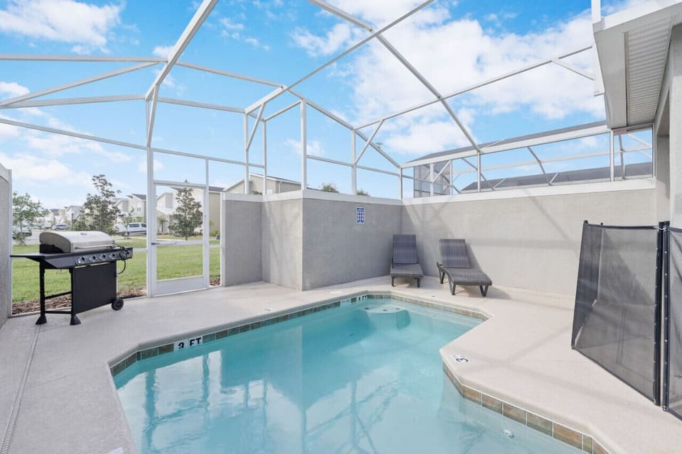 Private Pool with OPTIONAL WATER HEATER#Disney #Parks #kingdom #springs #Vacation #Rental #waterpark #davenport #Kissimmee #Orlando #universal #citywalk #legoland #shortstay #longstay #championsgate #resort #golf #oasisclub