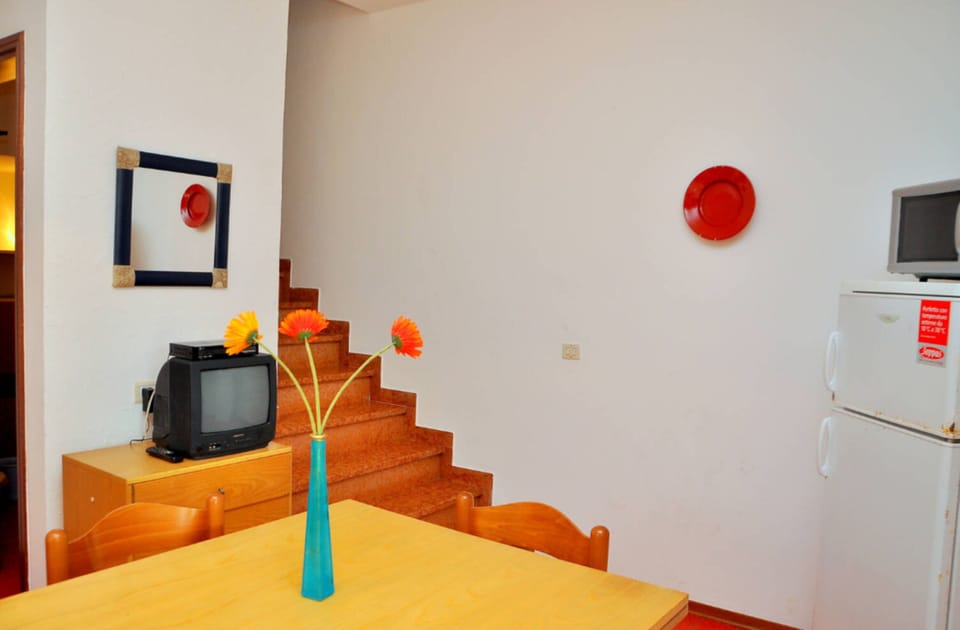 Apartment, 2 Bedrooms, Balcony, Garden View | Room amenity