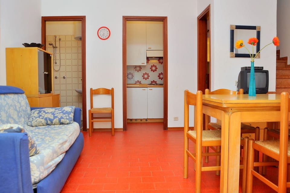 Apartment, 2 Bedrooms, Balcony, Garden View | Interior
