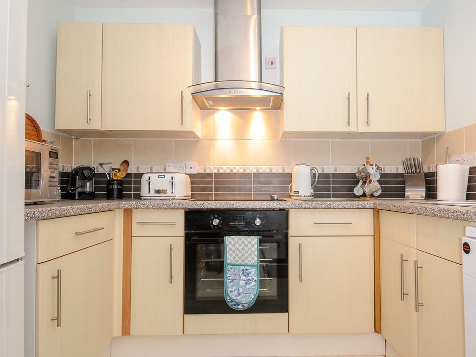 Dishwasher, electric kettle, toaster, cookware/dishes/utensils