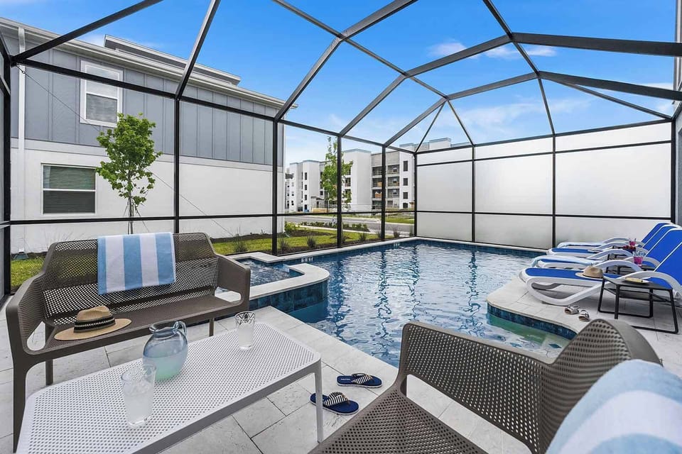 Private Pool & Patio