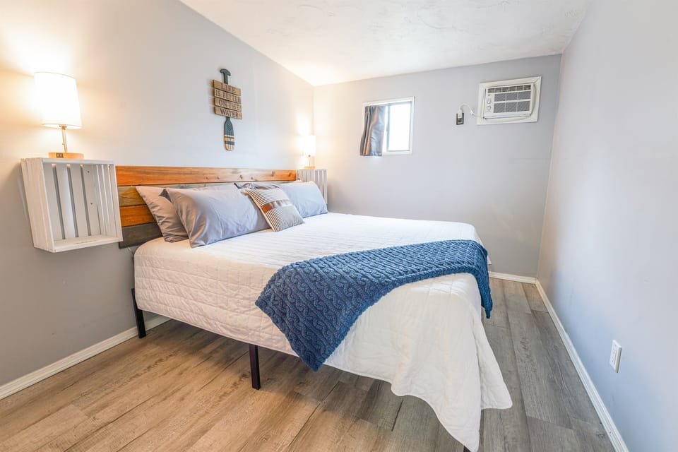 Bedroom 1 (King)