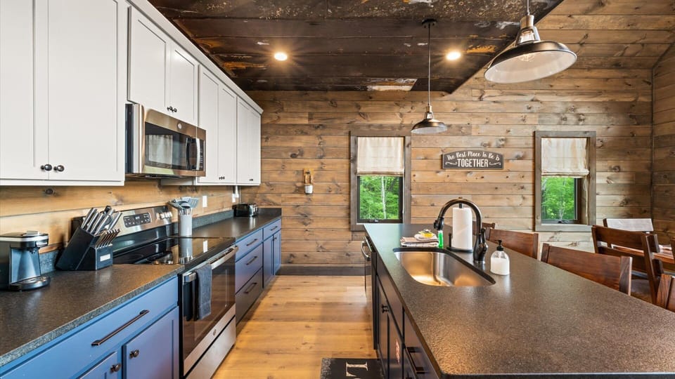 Prepare delicious meals in the fully equipped kitchen!