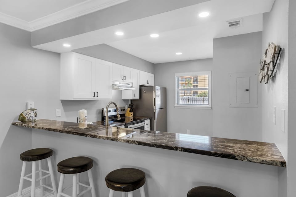 Eat-in bar seating