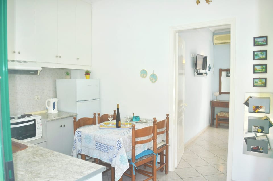 House, 1 Bedroom, Smoking, Balcony | Dining
