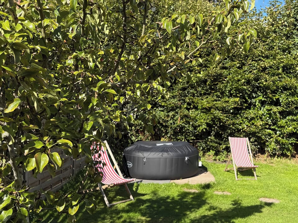 private hot tub & garden area | School Lodge, Bridgnorth and Ironbridge