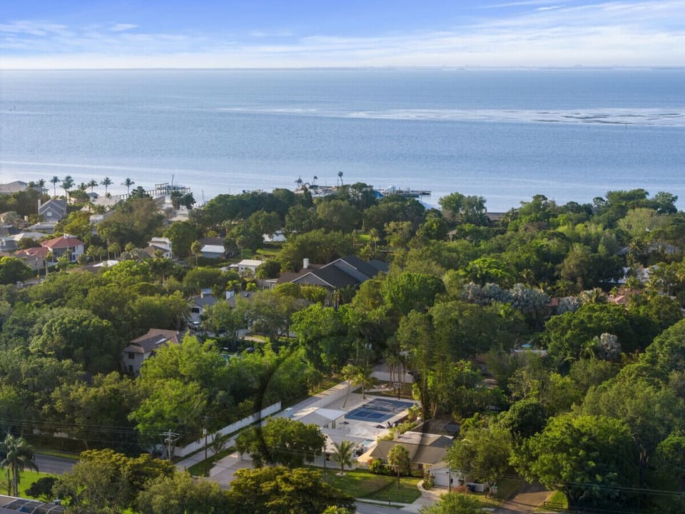 Pickleball Paradise is perfectly located, walking distance to Tampa Bay (via Desoto National Monument Park) and Robinson Preserve