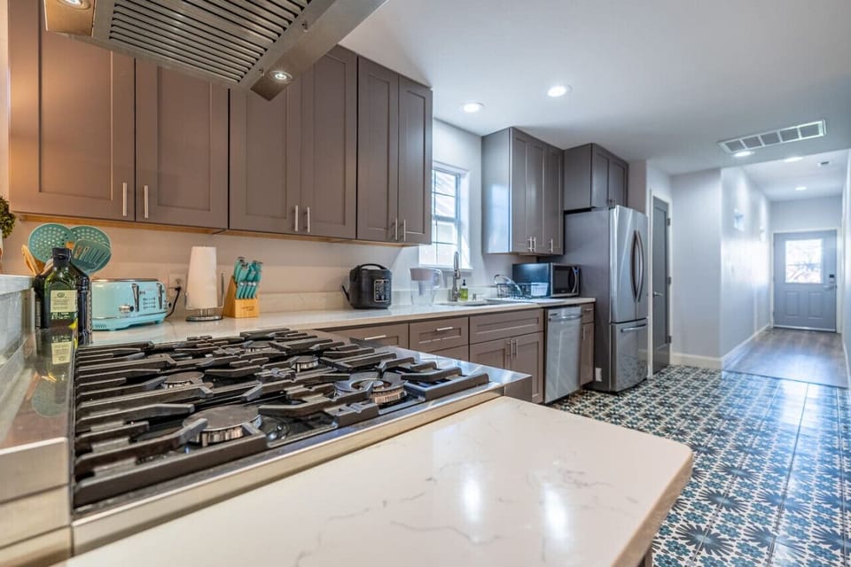 KITCHEN | Fully equipped modern kitchen with all-steel appliances | Gas top stove, extractor and Z-Line Oven | HUGE refridgerator | Dishwasher | Toaster | Keurig Coffee Maker | Adult & Child friendly plates & silverware