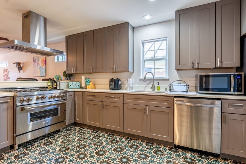 KITCHEN | Fully equipped modern kitchen with all-steel appliances | Gas top stove, extractor and Z-Line Oven | HUGE refridgerator | Dishwasher | Toaster | Keurig Coffee Maker | Adult & Child friendly plates & silverware