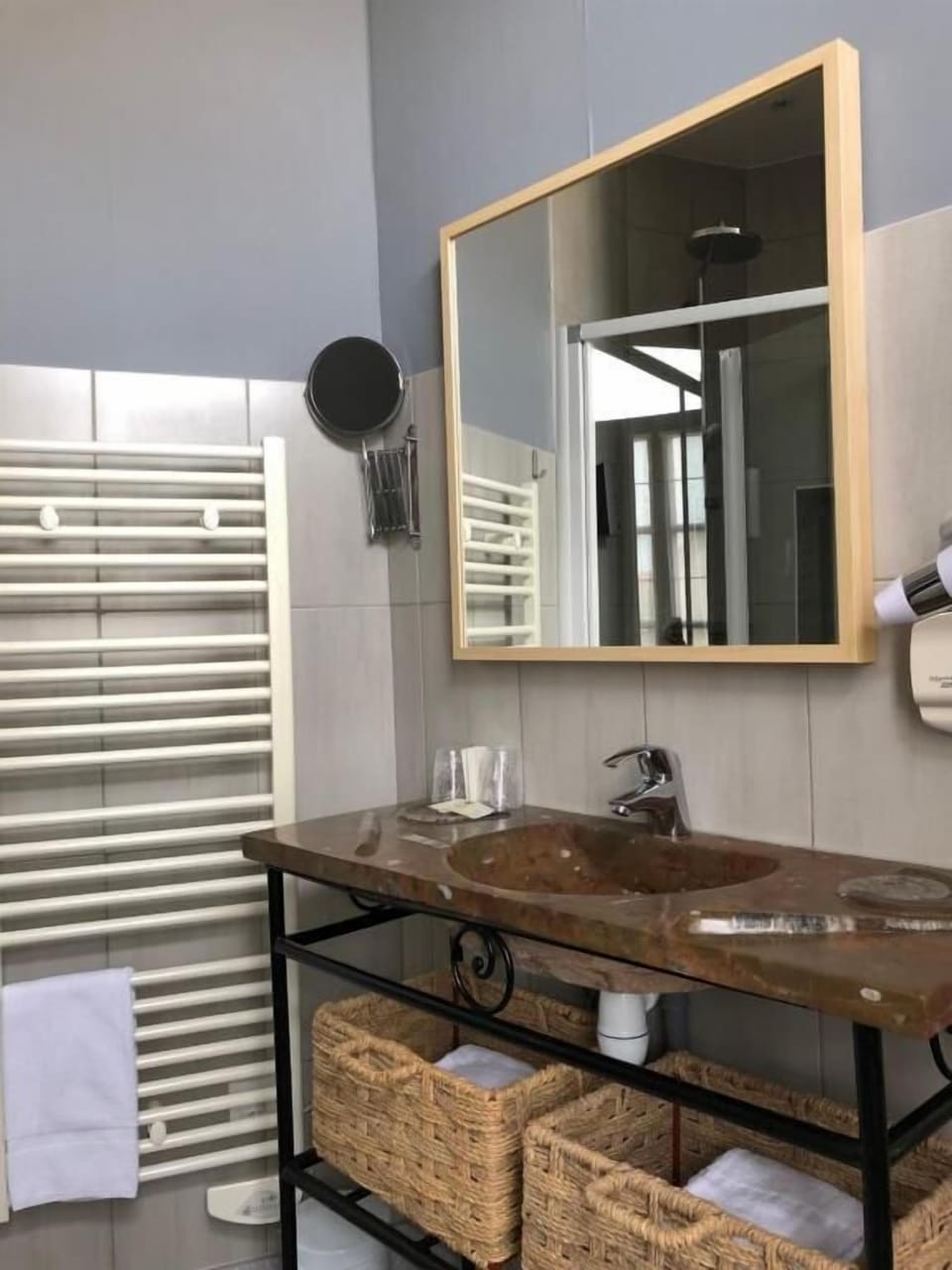 Shower, free toiletries, hair dryer, towels