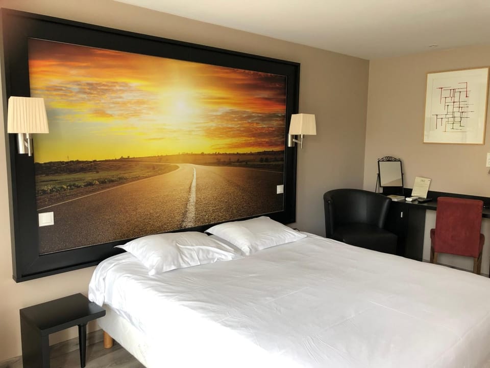 In-room safe, desk, soundproofing, free WiFi