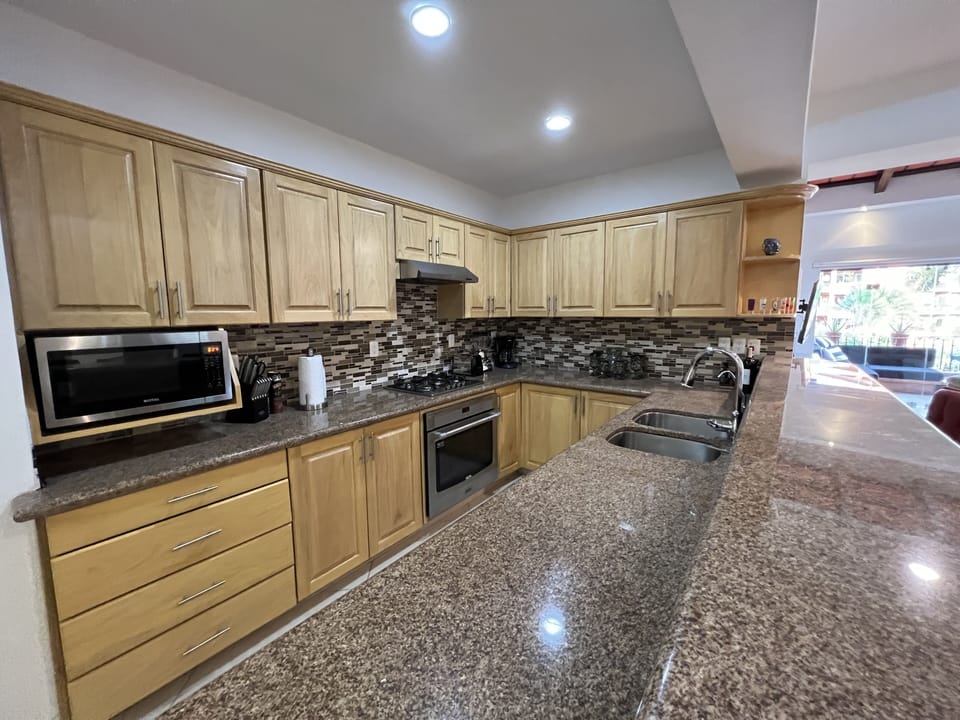 Full upgraded kitchen