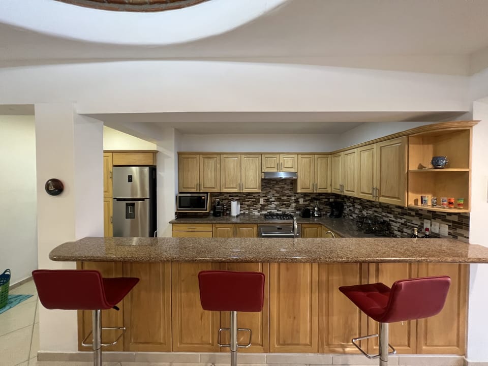 Breakfast bar and kitchen